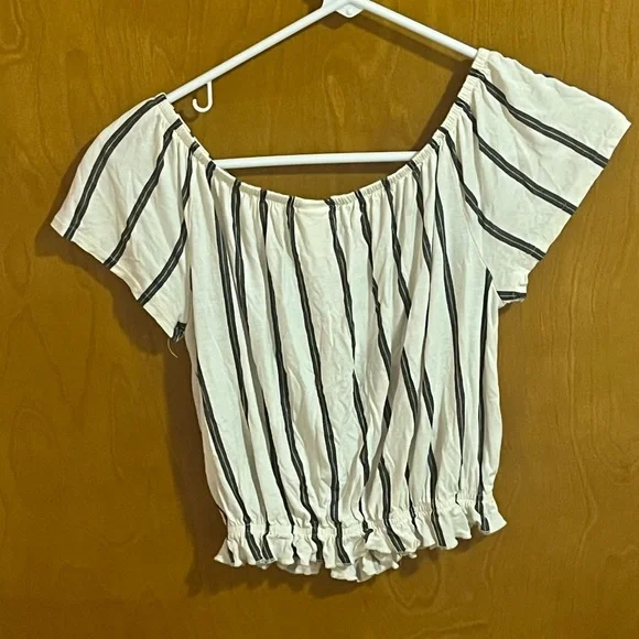 H&M striped Crop Top. Women’s size XS. - Picture 8 of 11